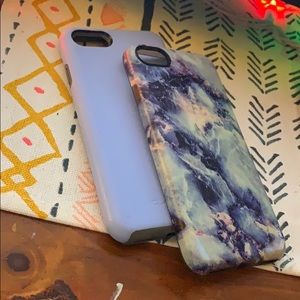 Two IPhone 7 cases with two screen protectors.